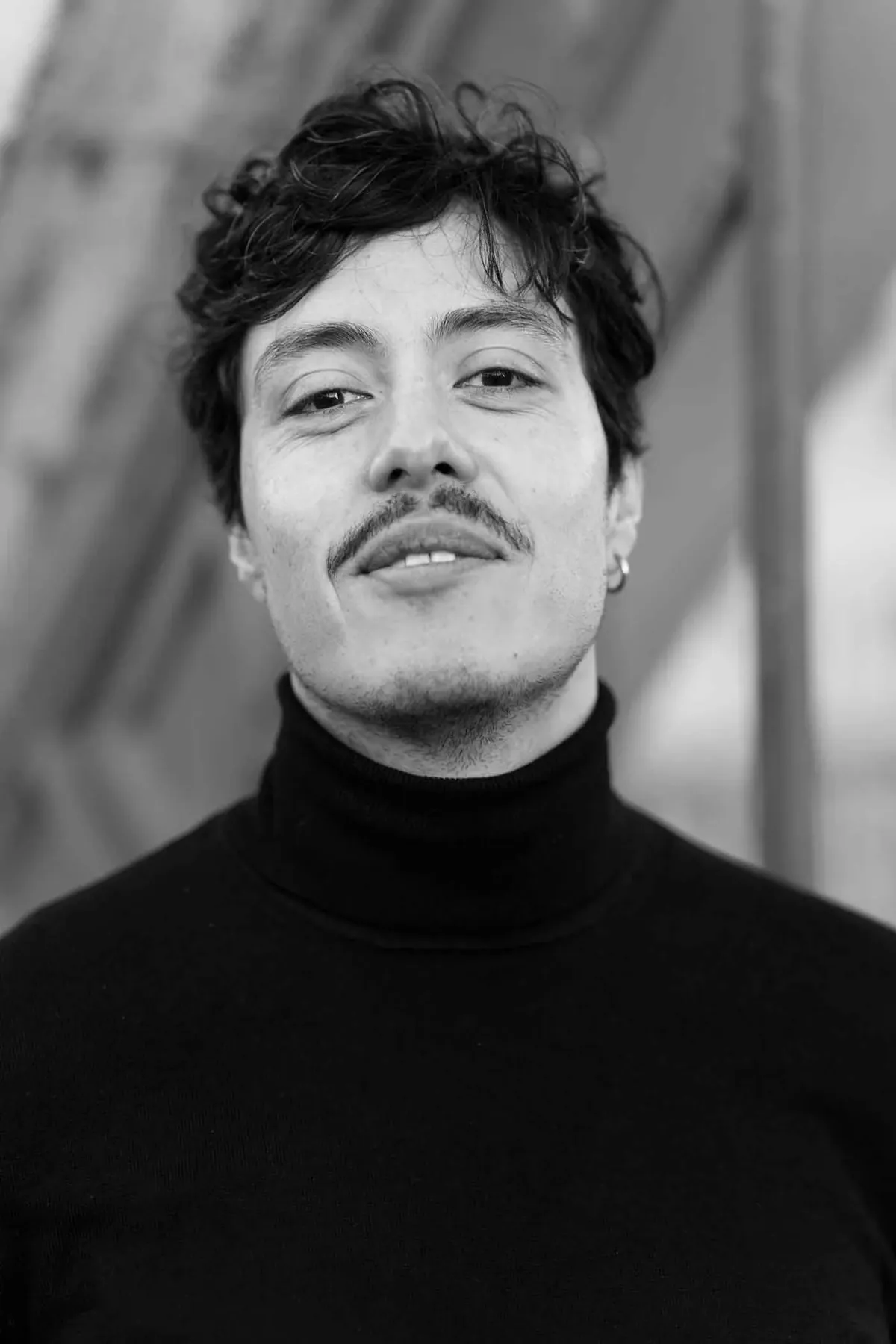 Portrait d’Andrés Pérez Flórez en noir et blanc